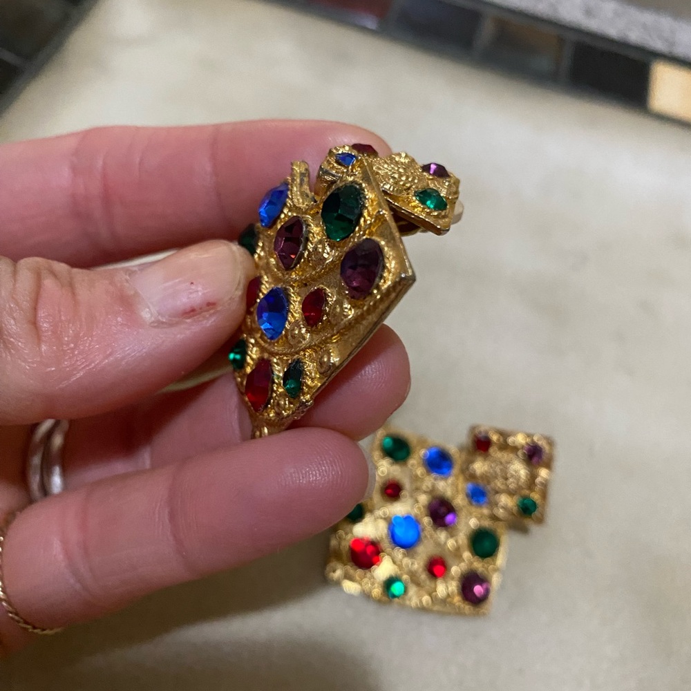 Vintage Gold-tone rhinestone clip ons